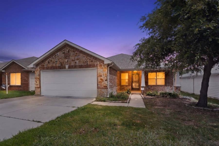Property photo for 1933 E Dickey Drive, Dallas, TX