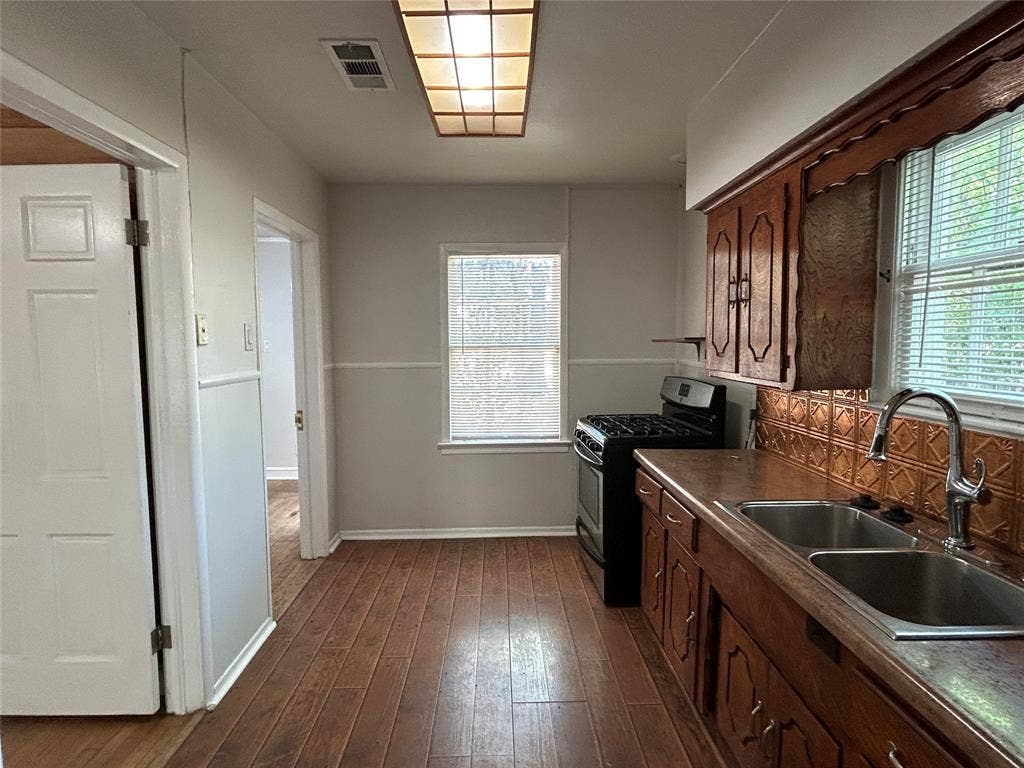 640 E Pleasant Run Road, DeSoto, TX 75115 640 E Pleasant Run Road, DeSoto, TX 75115