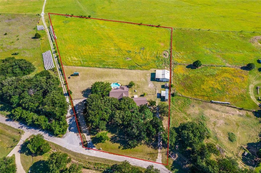 Property photo for 108 Gladdis Lane, Springtown, TX