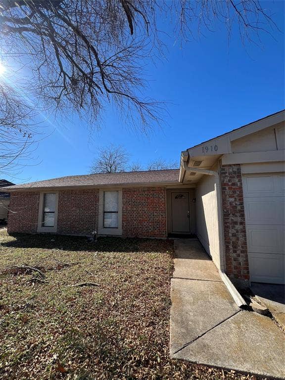 Property photo for 1910 Whiteoak Drive, Garland, TX