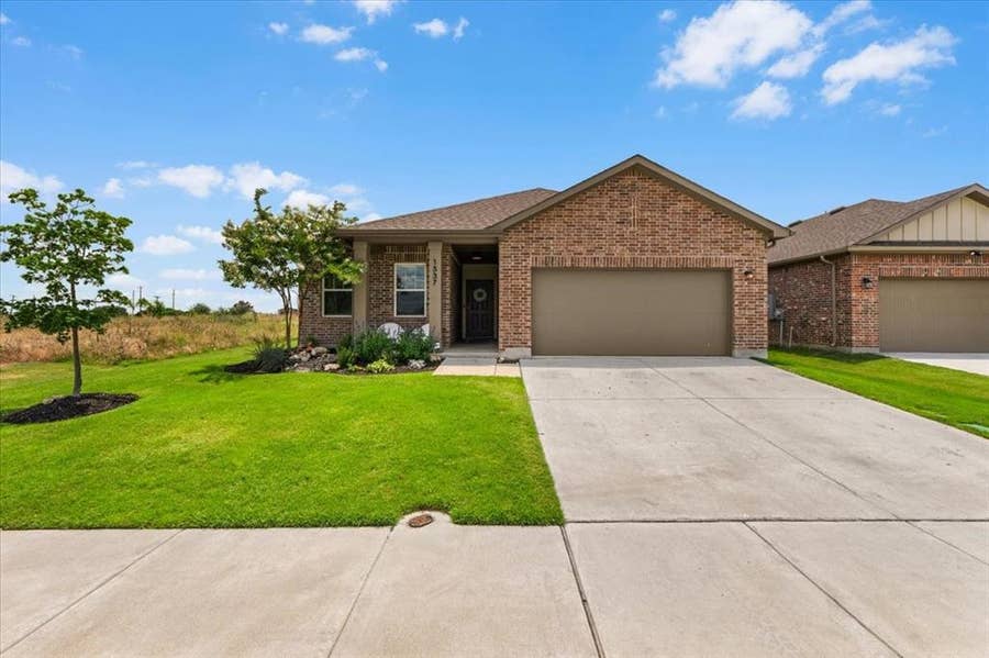 Property photo for 1537 Shadow Hawk Drive, Fort Worth, TX