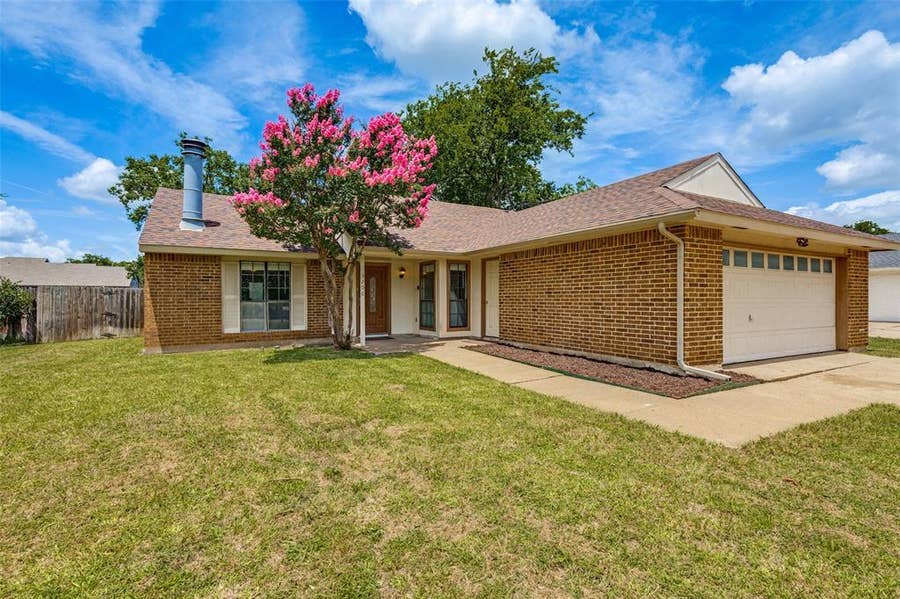 Property photo for 3206 Wintersmith Drive, Arlington, TX
