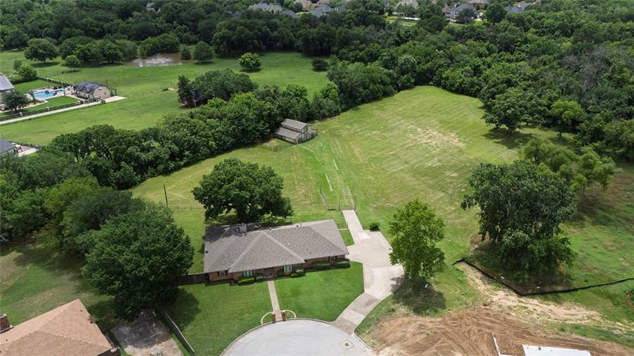 Property photo for 1215 Oakwood Trail, Southlake, TX