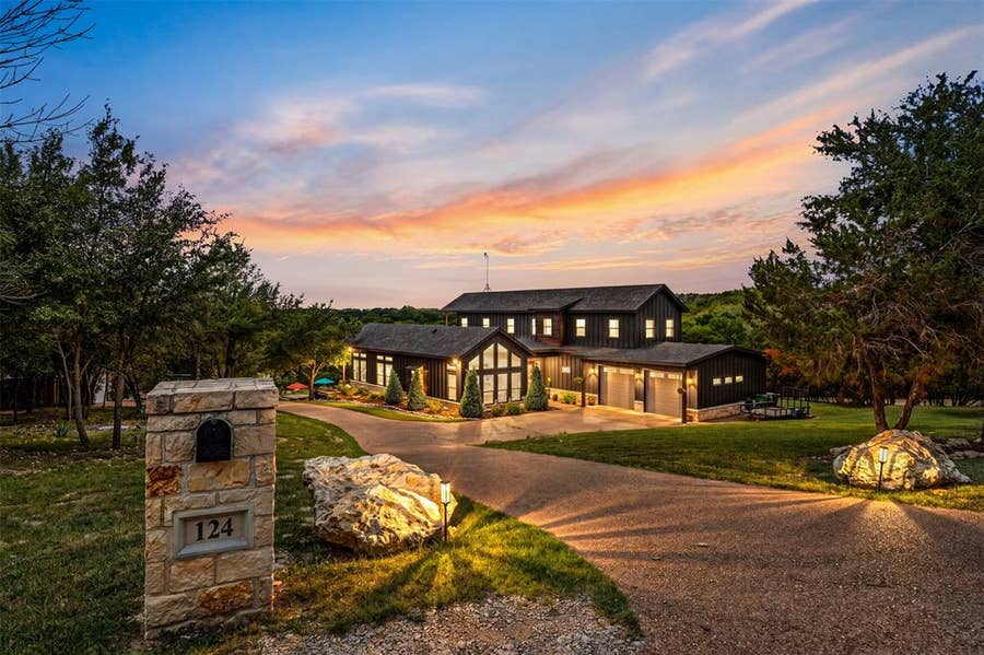 Property photo for 124 Bluffview Circle, China Spring, TX
