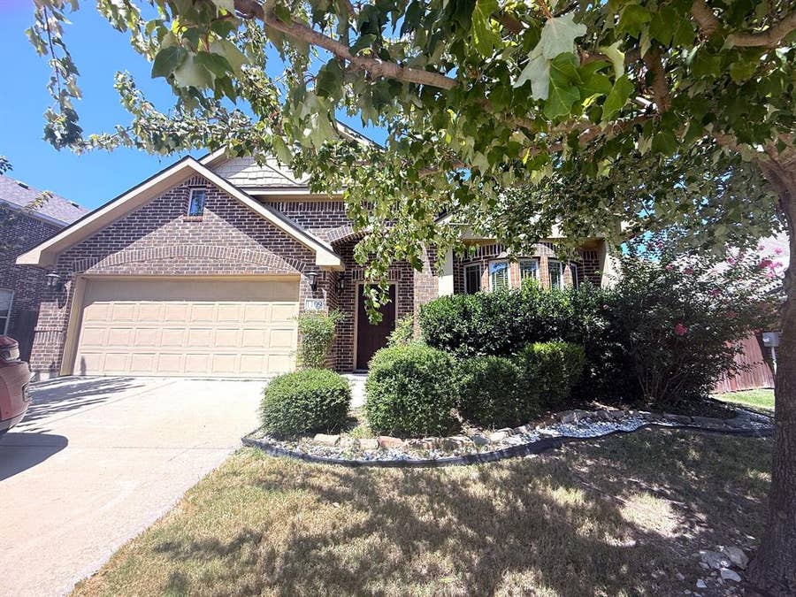 Property photo for 1109 Abbey Lane, Midlothian, TX