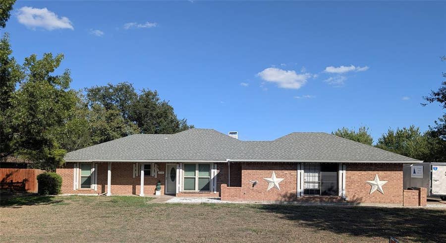 Property photo for 130 Mabry Lane, Red Oak, TX