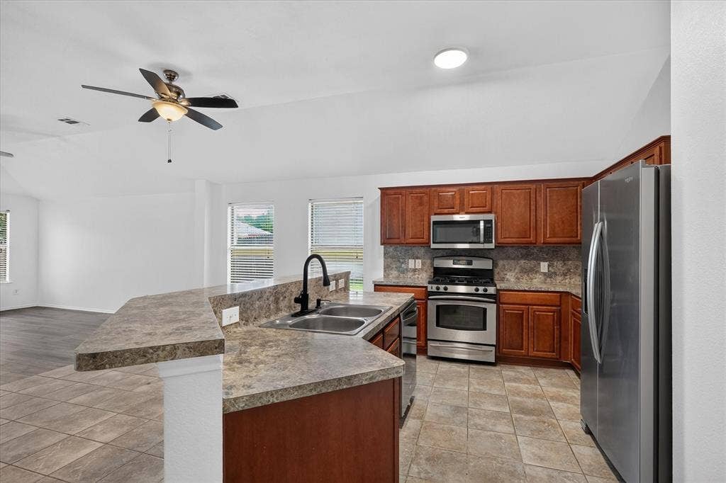 9324 Warren Drive, McKinney, TX 75071 9324 Warren Drive, McKinney, TX 75071