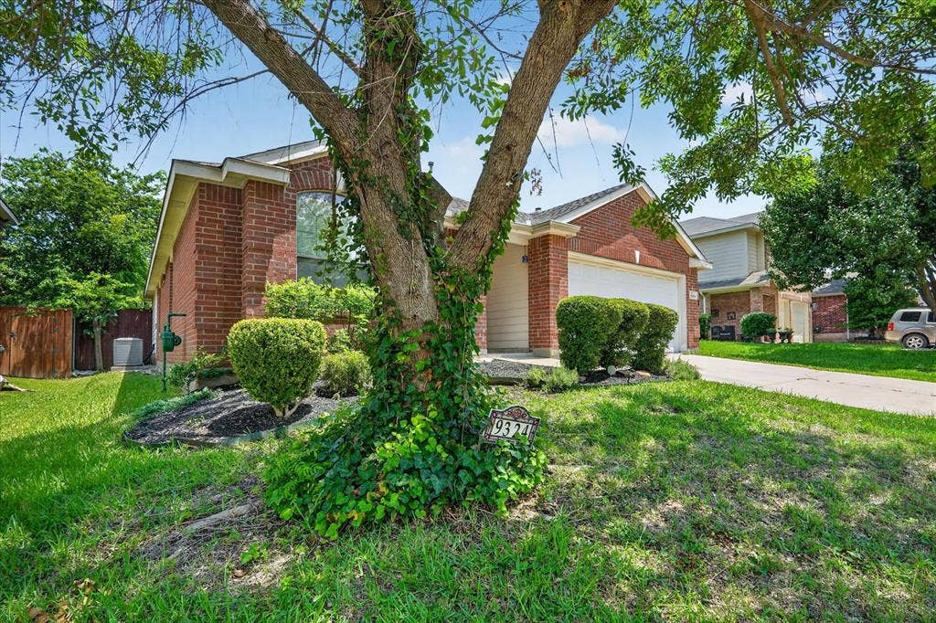 9324 Warren Drive, McKinney, TX 75071 9324 Warren Drive, McKinney, TX 75071
