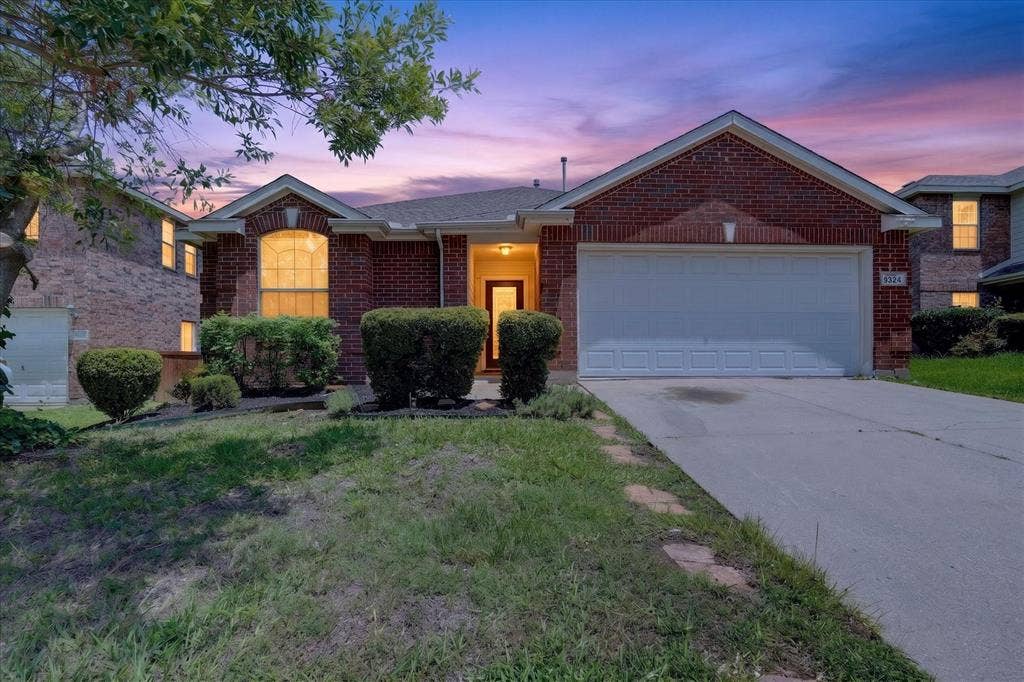9324 Warren Drive, McKinney, TX 75071 9324 Warren Drive, McKinney, TX 75071