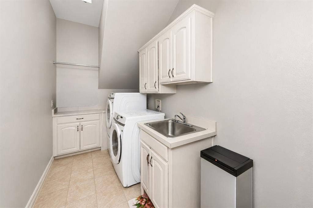 5974 River Bend Drive, Benbrook, TX 76132 Well equipped laundry