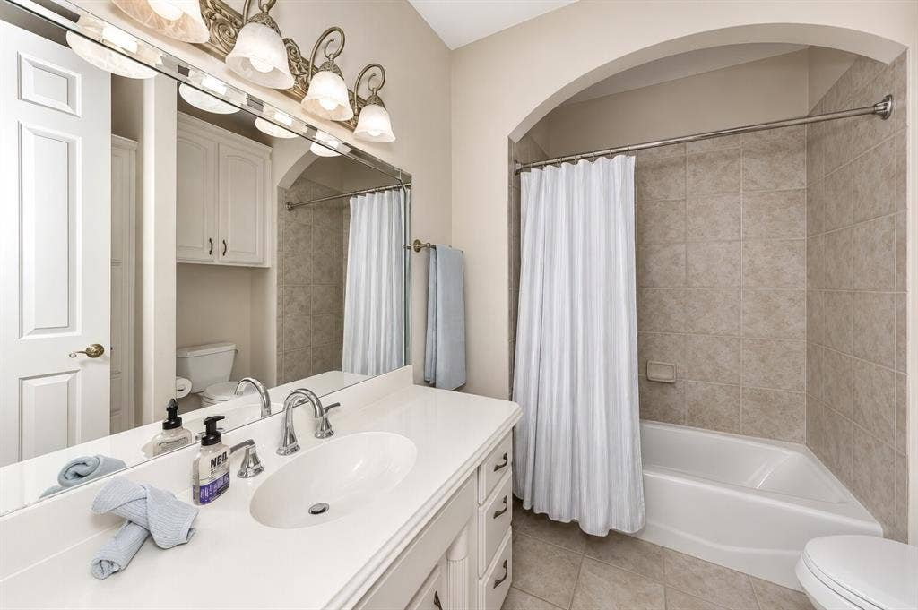 5974 River Bend Drive, Benbrook, TX 76132 Primary bath upstairs