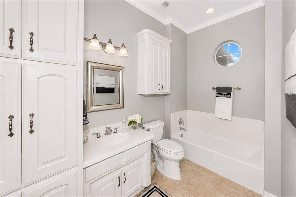 5974 River Bend Drive, Benbrook, TX 76132 Primary two bath first level
