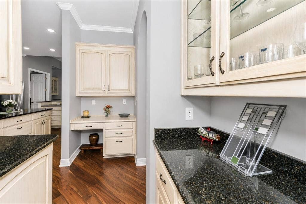 5974 River Bend Drive, Benbrook, TX 76132 Dry Bar and built in desk by the formal dining room