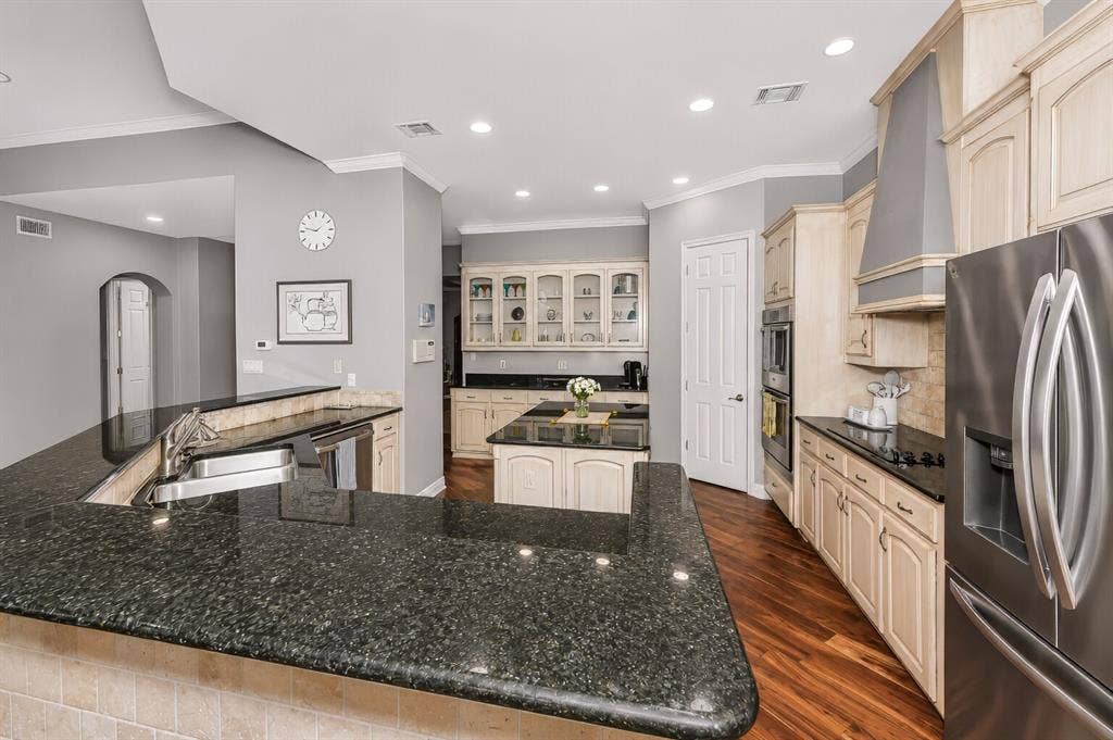 5974 River Bend Drive, Benbrook, TX 76132 5974 River Bend Drive, Benbrook, TX 76132