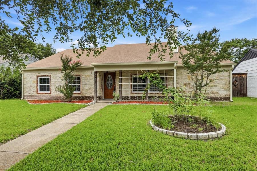Property photo for 2909 Riviera Drive, Garland, TX