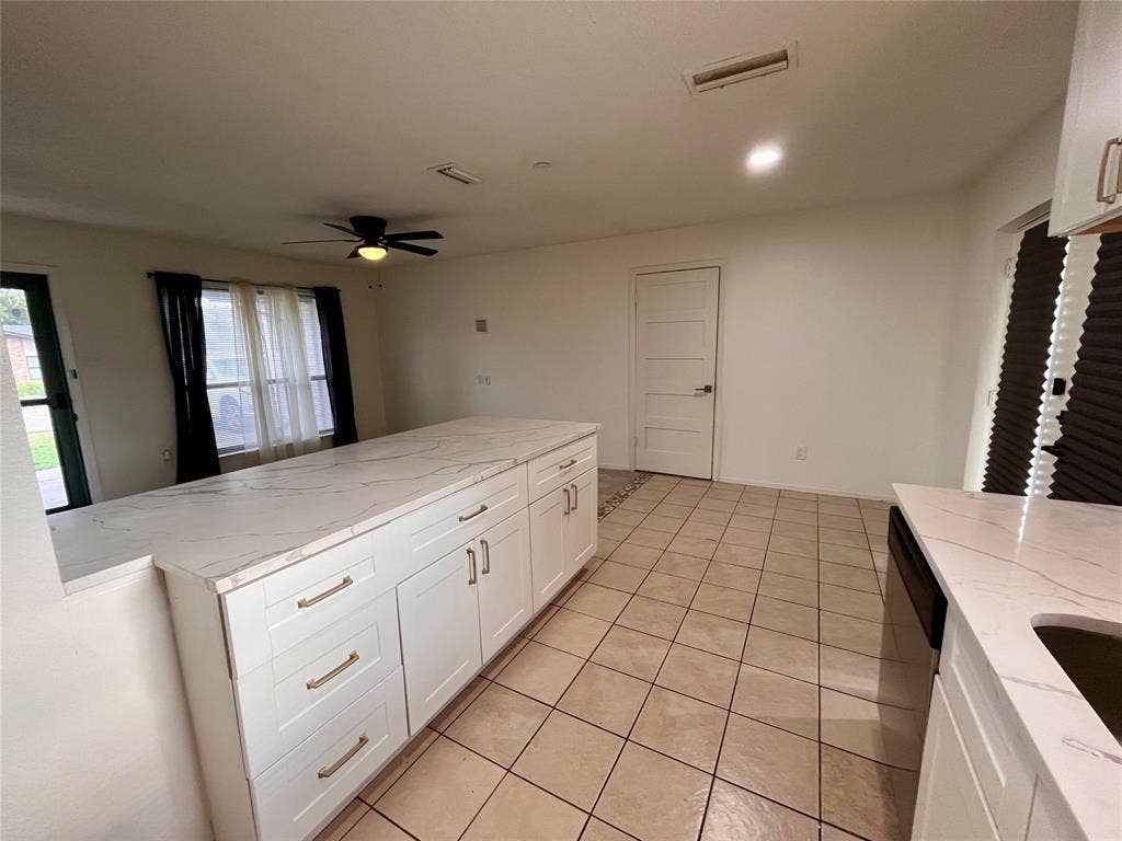 721 Lisa Lane, Cedar Hill, TX 75104 721 Lisa Lane, Cedar Hill, TX 75104