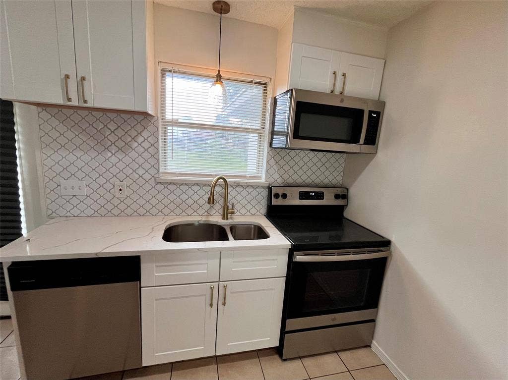 721 Lisa Lane, Cedar Hill, TX 75104 721 Lisa Lane, Cedar Hill, TX 75104