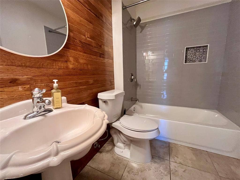 721 Lisa Lane, Cedar Hill, TX 75104 721 Lisa Lane, Cedar Hill, TX 75104