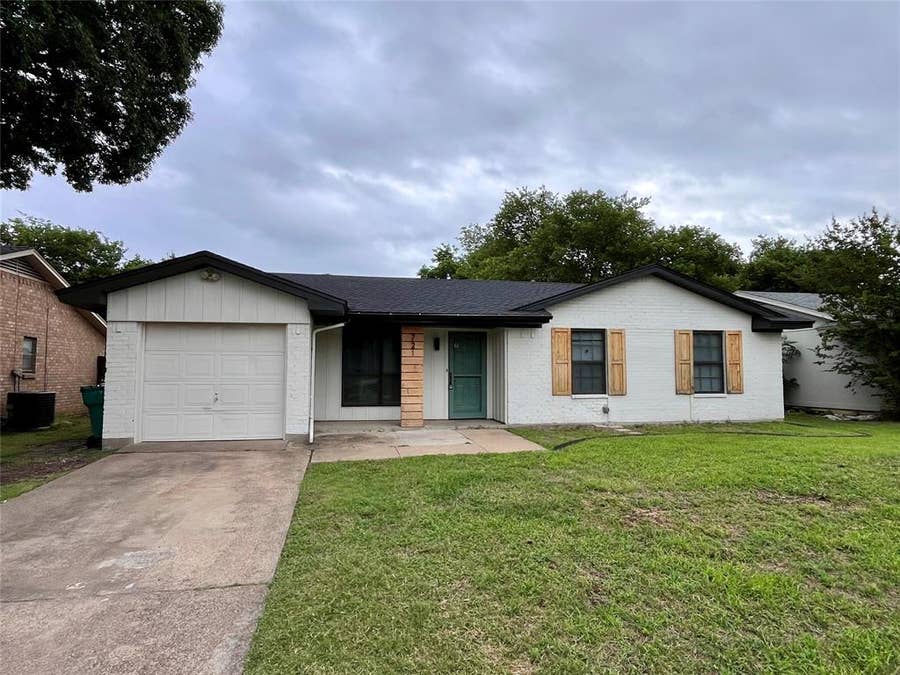 Property photo for 721 Lisa Lane, Cedar Hill, TX