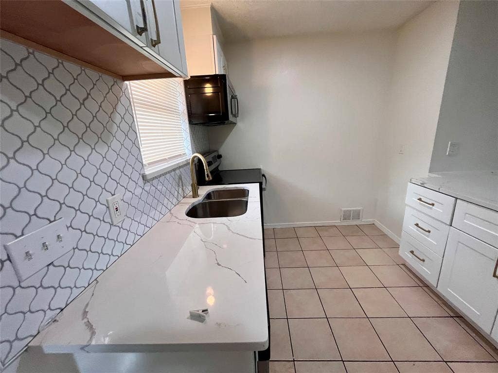 721 Lisa Lane, Cedar Hill, TX 75104 721 Lisa Lane, Cedar Hill, TX 75104