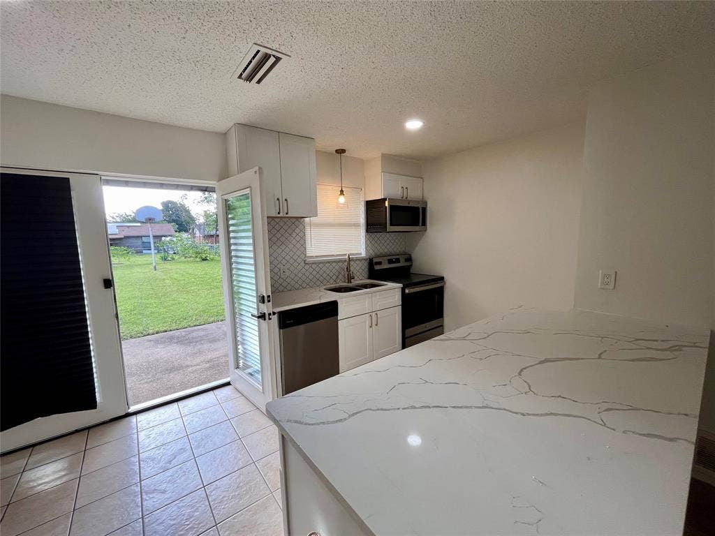 721 Lisa Lane, Cedar Hill, TX 75104 721 Lisa Lane, Cedar Hill, TX 75104
