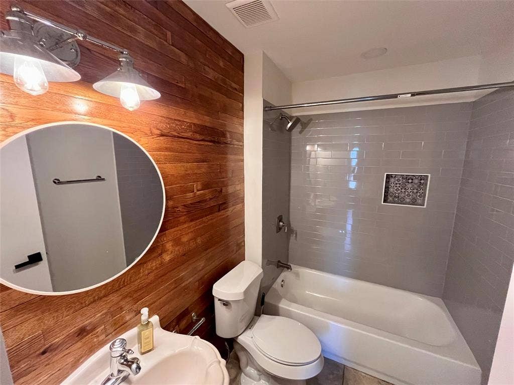 721 Lisa Lane, Cedar Hill, TX 75104 721 Lisa Lane, Cedar Hill, TX 75104