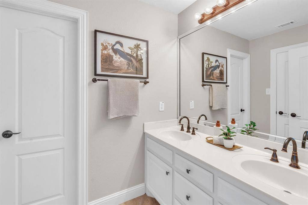137 Oakwood Court, Lakeside, TX 76135 En-suite Bathroom 2