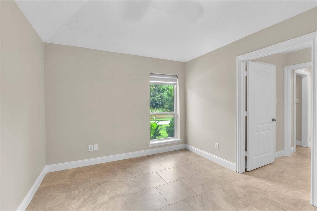 137 Oakwood Court, Lakeside, TX 76135 En-suite Bedroom 2