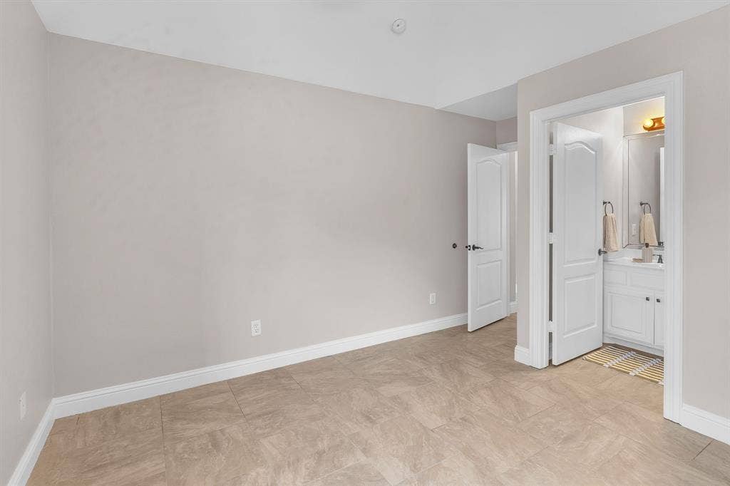 137 Oakwood Court, Lakeside, TX 76135 En-suite Bedroom 1