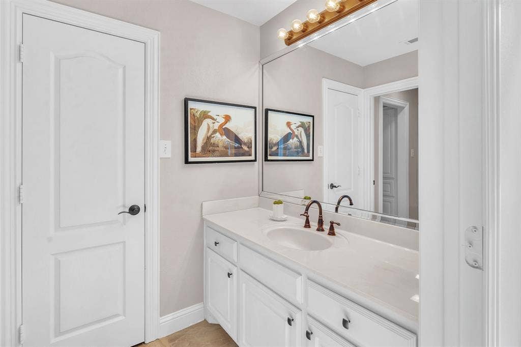 137 Oakwood Court, Lakeside, TX 76135 En-suite Bathroom 3