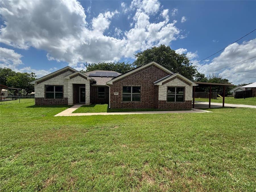 Property photo for 621 N Avenue B, Springtown, TX