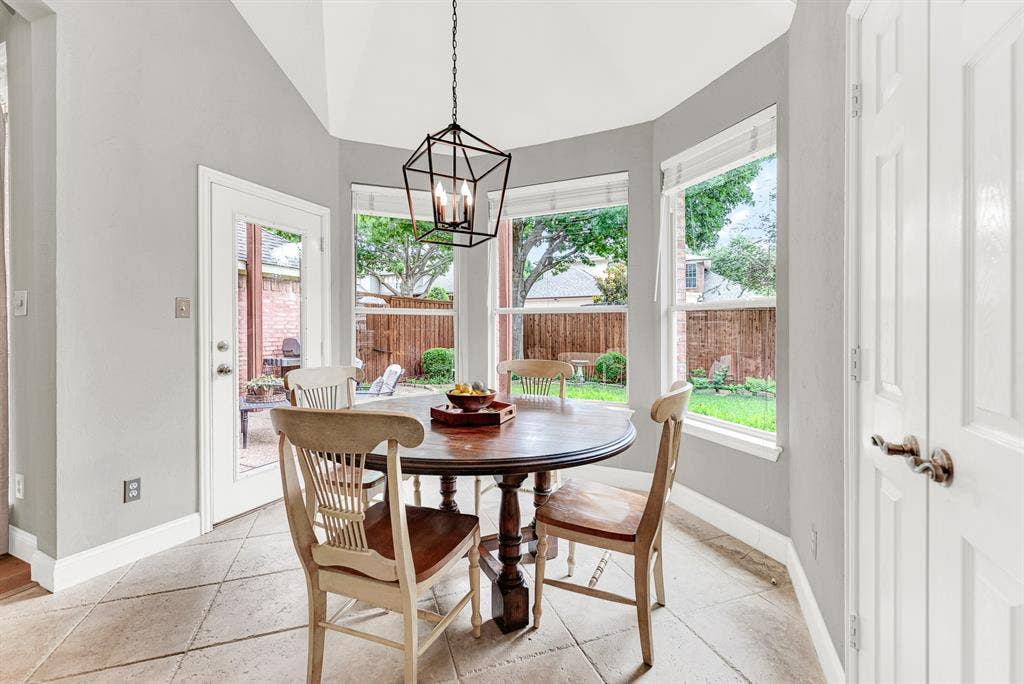 3708 Stockport Drive, Plano, TX 75025 A curved bay of windows wraps the breakfast nook on three sides, filling the vaulted octagonal space with treetop views and backyard greenery all day long. Step out the back door to the patio, or just sit here and enjoy the view — both feel equally right.