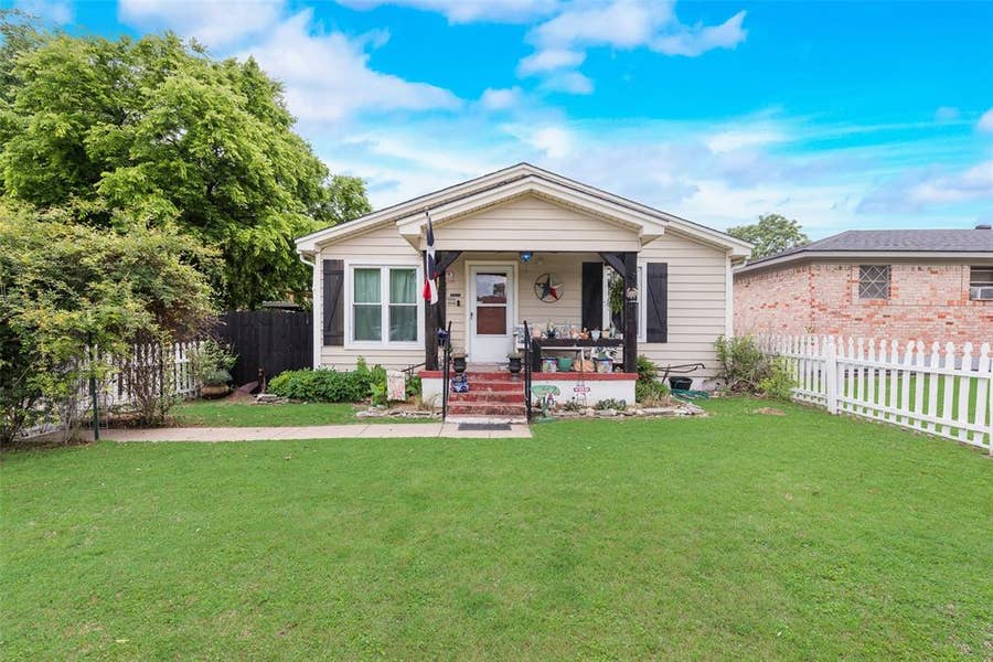 Property photo for 405 Pecan Street, Forreston, TX