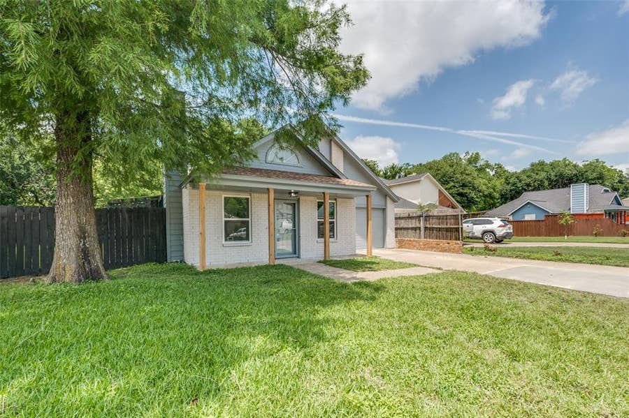 Property photo for 1221 Hilburn Court, Irving, TX