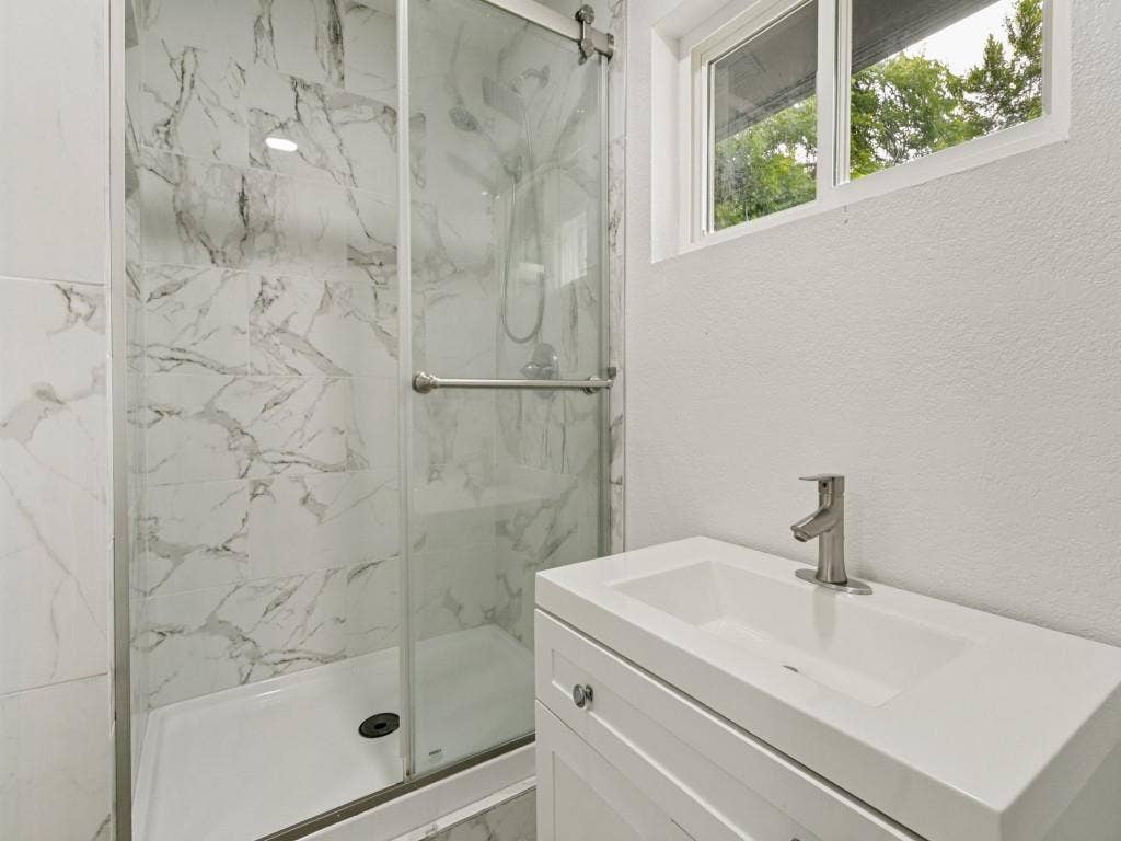 429 Harmon Road, Hurst, TX 76053 429 Harmon Road, Hurst, TX 76053