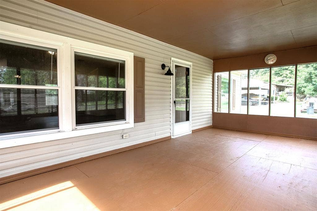 20573 Kingsley Circle, Chandler, TX 75758 Screened in Porch