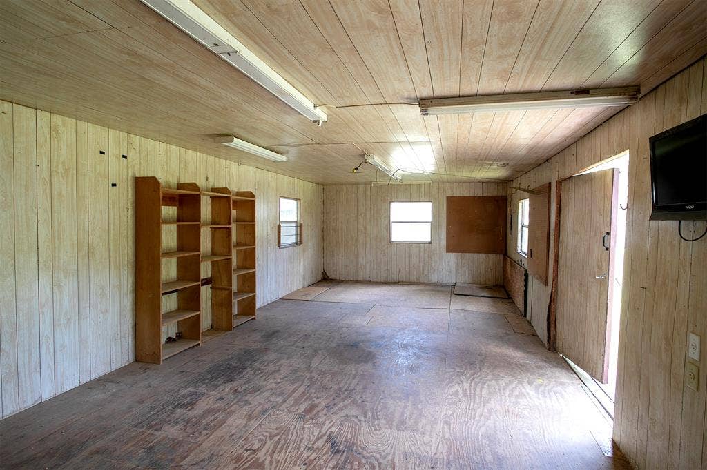 20573 Kingsley Circle, Chandler, TX 75758 Lager Storage building