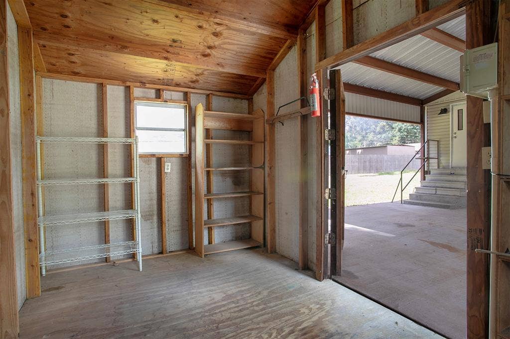 20573 Kingsley Circle, Chandler, TX 75758 Small Storage Building
