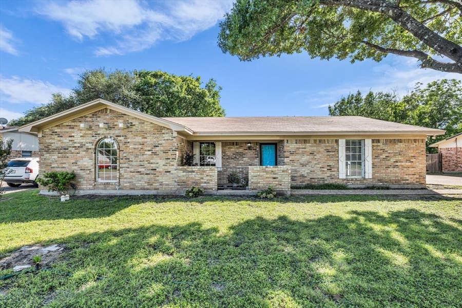 Property photo for 141 Travis Lane, Hewitt, TX