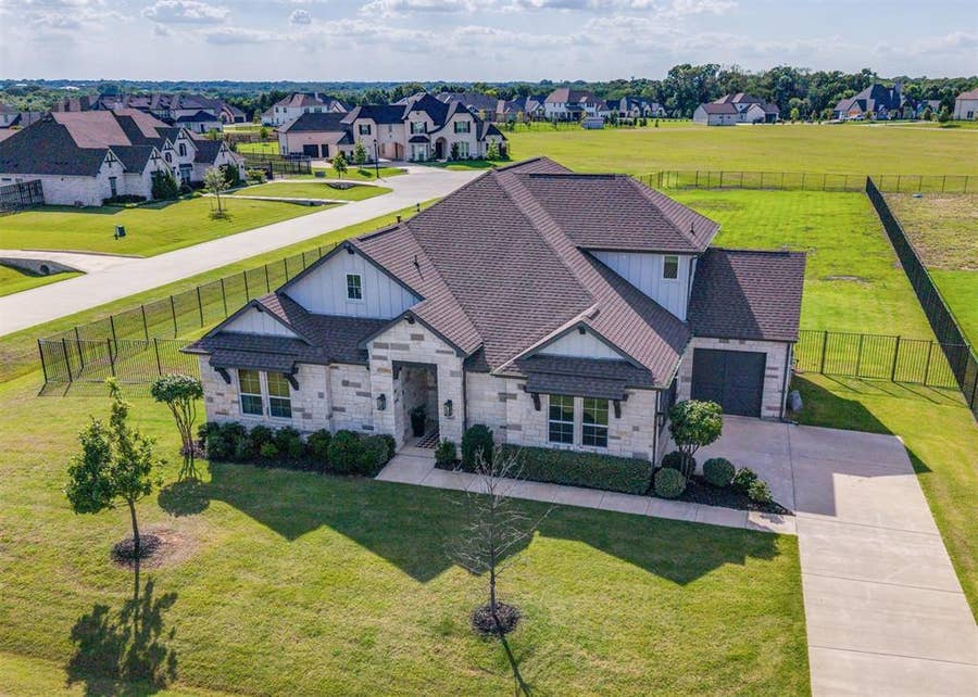 Property photo for 1025 Sugar Bars Drive, Lucas, TX