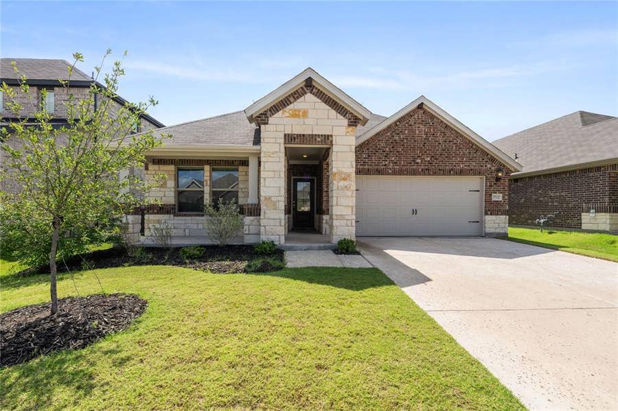 Property photo for 3712 Canyon Drive, Farmersville, TX