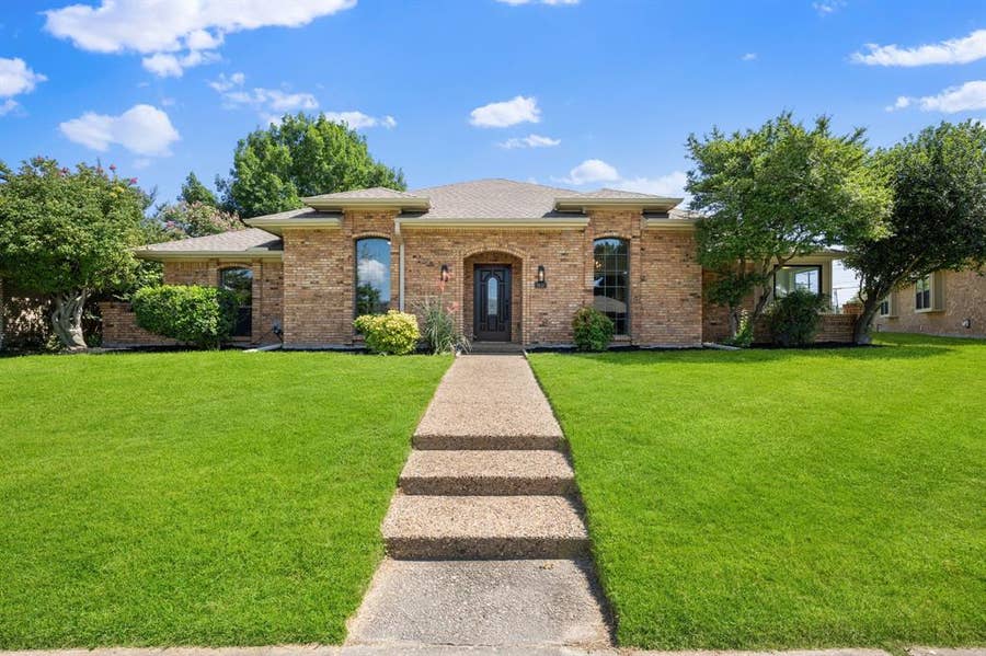 Property photo for 2610 Ridge Oak Place, Garland, TX