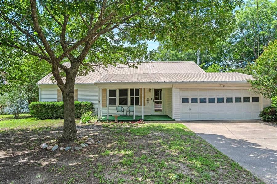 Property photo for 706 S Santa Fe Street, Wolfe City, TX