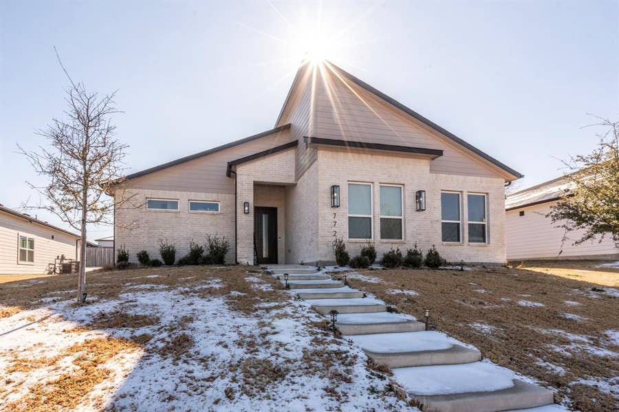 Property photo for 7722 Oak Garden Trail, Dallas, TX