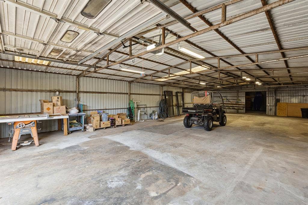 7342 Briar Road, Azle, TX 76020 2300 sq ft Garage / Workshop with sliding side doors and automatic garage door opener