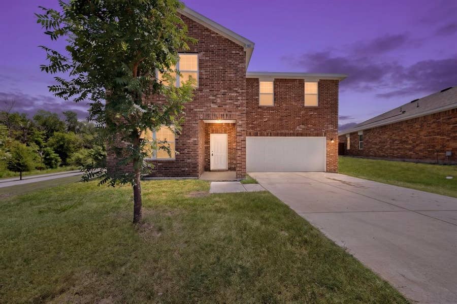 Property photo for 702 Camden Drive, Lavon, TX