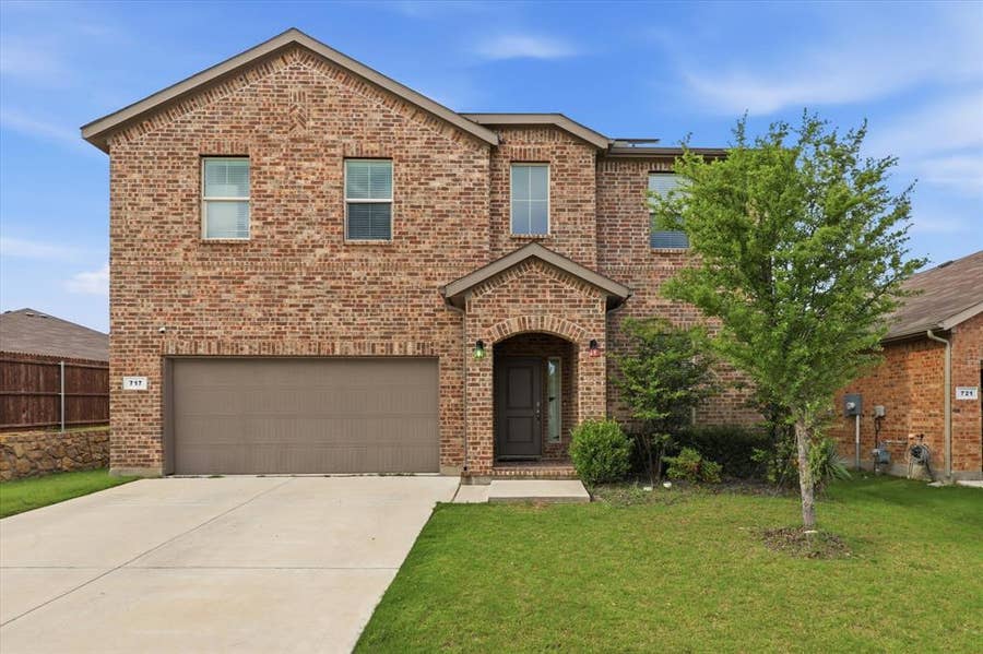 Property photo for 717 Greenford Manor, Fort Worth, TX