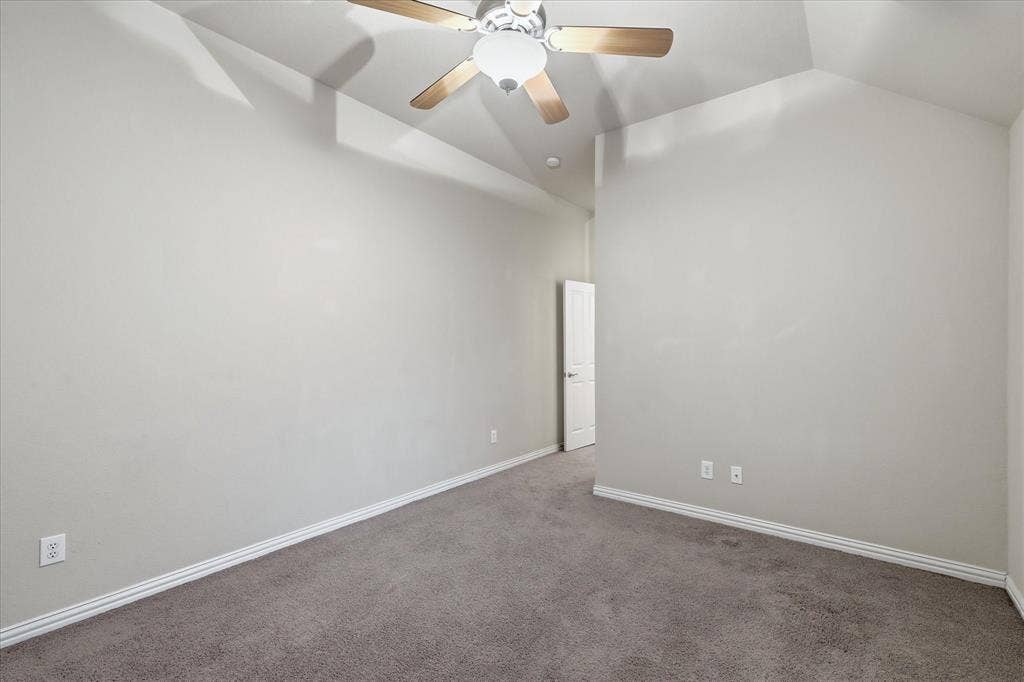 1905 Fountain Meadows Drive, Euless, TX 76039 Spacious secondary bedroom with access to the second Jack-n-Jill bathroom.