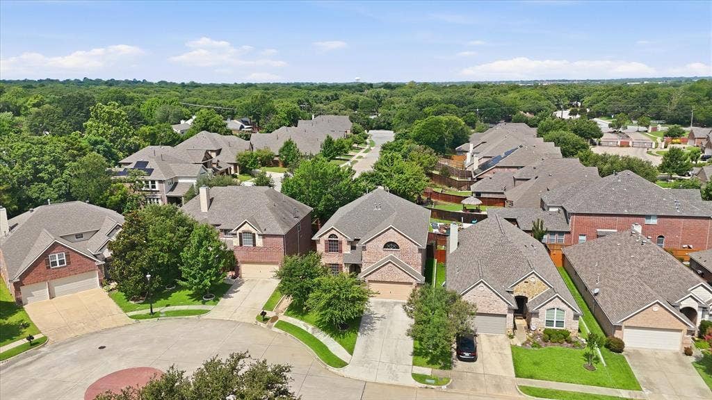 1905 Fountain Meadows Drive, Euless, TX 76039 Incredible home located within a coveted gated community with resort style amenities.