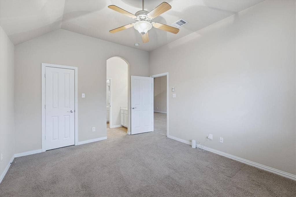1905 Fountain Meadows Drive, Euless, TX 76039 Secondary bedroom that opens to the Jack-n-Jill bathroom. All bedrooms feature walk-in closets.